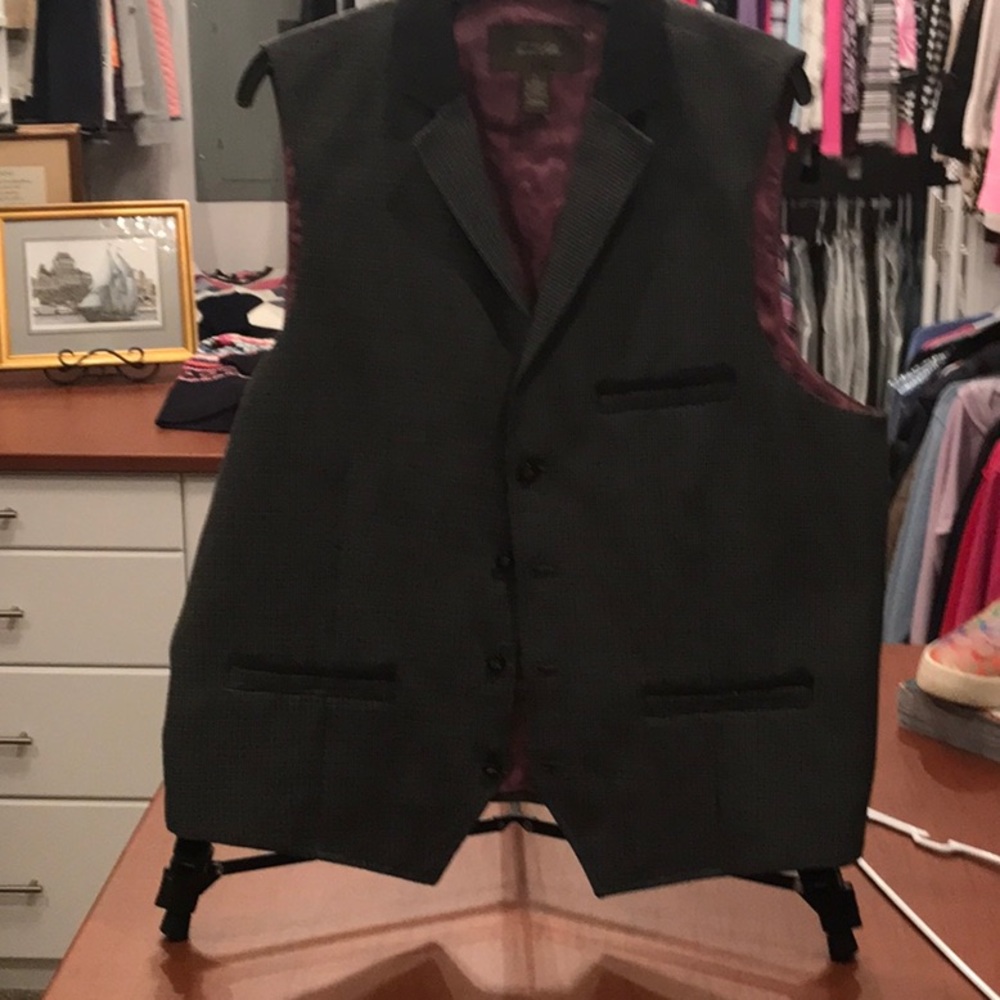 Tasso Elba vest. Large. Grey plaid. Like new
